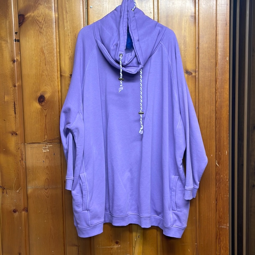 Women’s plus sized sweat shirt